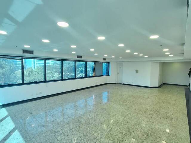 Locação em Alphaville Centro Industrial e Empresarial/Alphaville. - Barueri