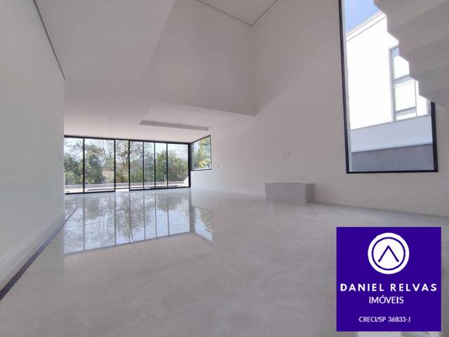 Casa para Venda em Santana de Parnaíba - 4