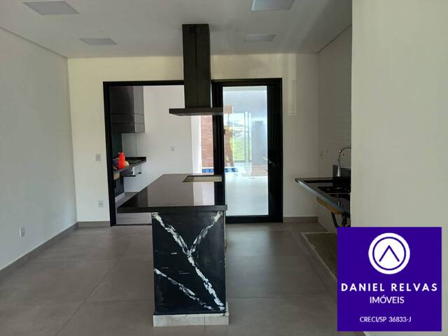 Casa para Venda em Santana de Parnaíba - 5