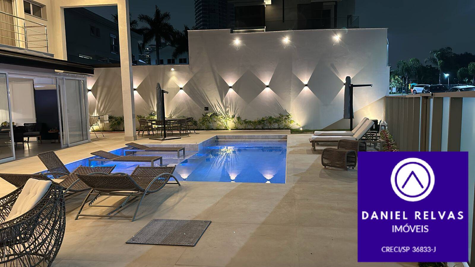 Casa para alugar com 4 quartos, 615m² - Foto 2