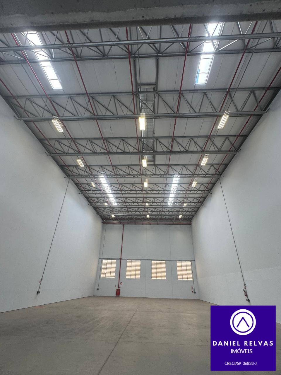Depósito-Galpão-Armazém para alugar, 1100m² - Foto 1