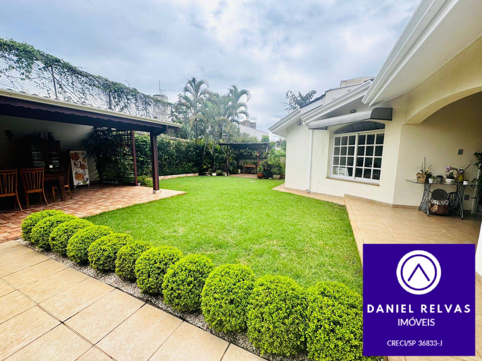 Casa à venda com 3 quartos, 270m² - Foto 1