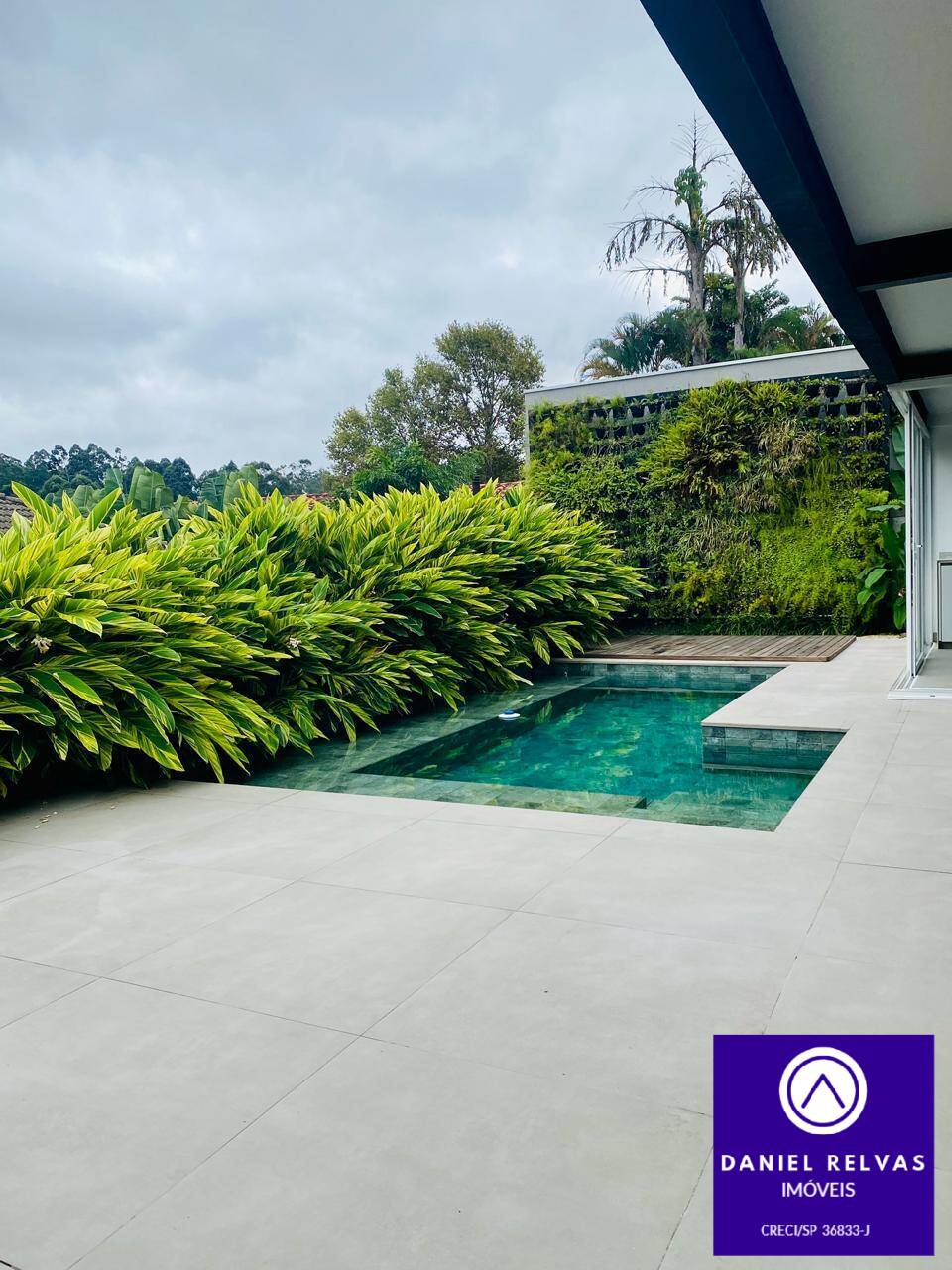Casa à venda com 4 quartos, 500m² - Foto 2